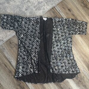 LuLaRoe Black and White Patterned Cardigan 🎄
